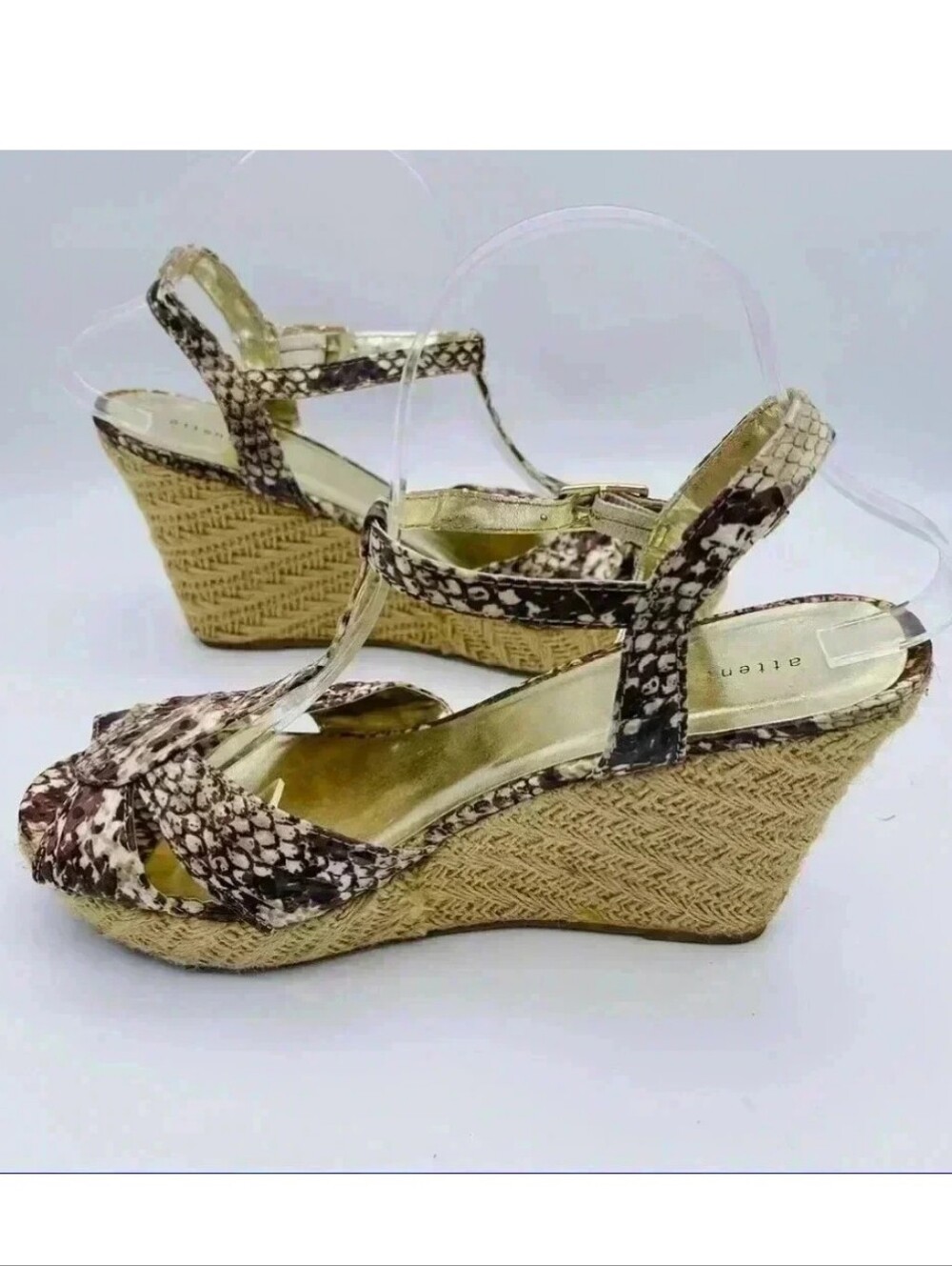NWT✨️ Size 8 Attention Wedges Snakskin Pattern